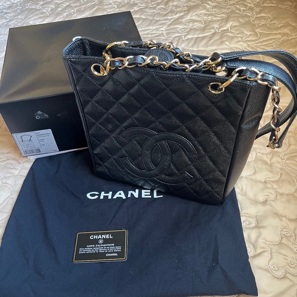 Chanel Vintage Black Caviar CC Chain Tote - Picture 3 of 8